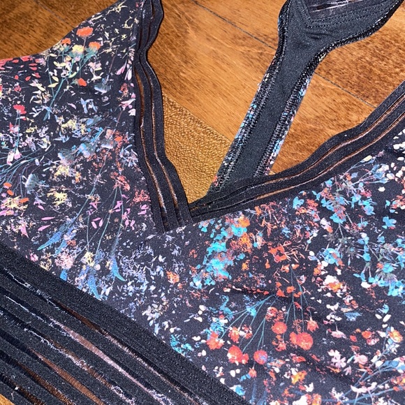 Lululemon Sports Bra - Picture 2 of 5